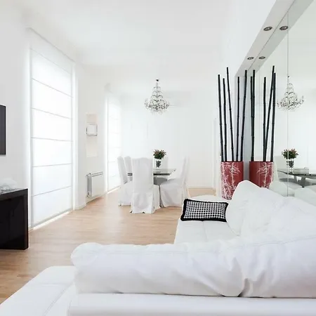 Ultra Chic Roman Flat Perfect Location *